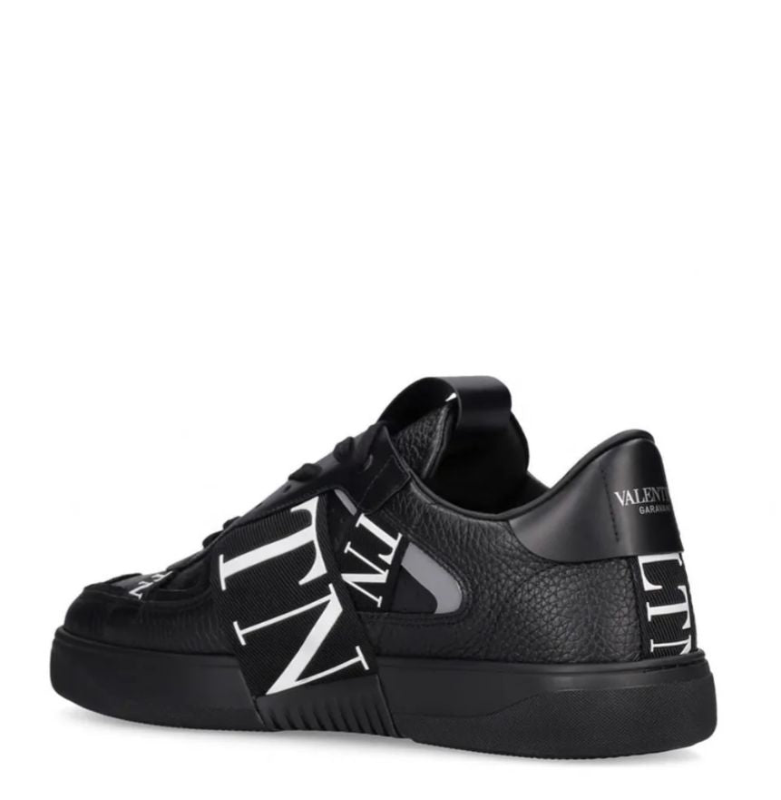 Valentino nere