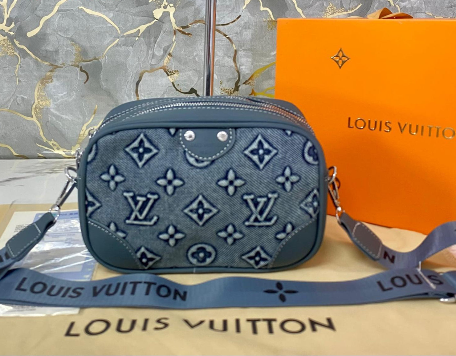 Louis Vuitton borsa a tracolla grigia