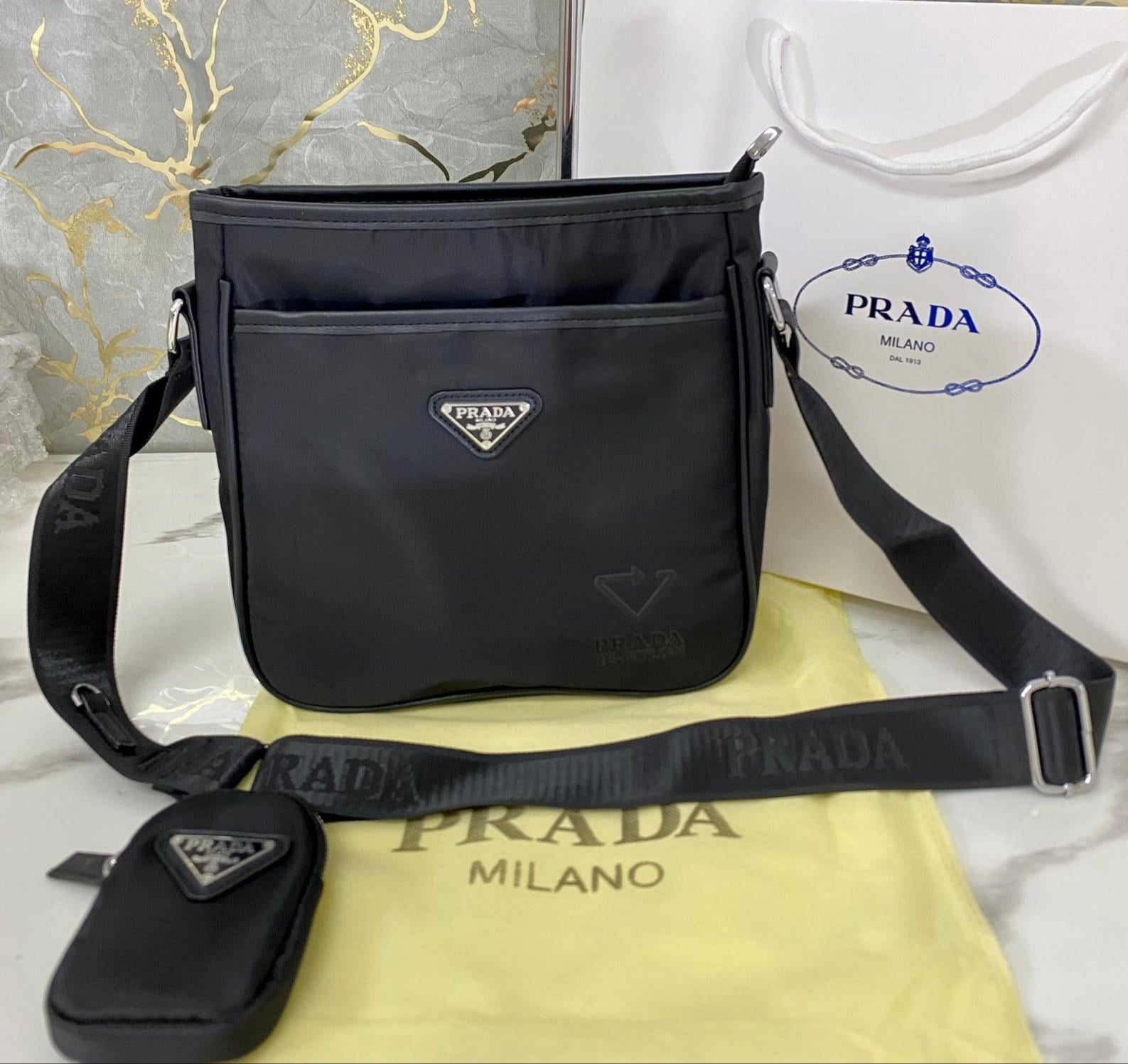 Borsa Praga in tela nera