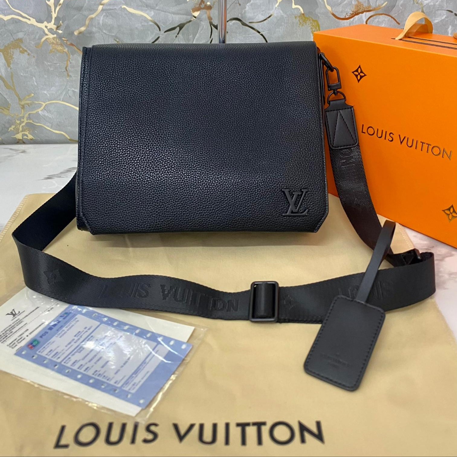 Louis Vuitton Messenger District Grigio